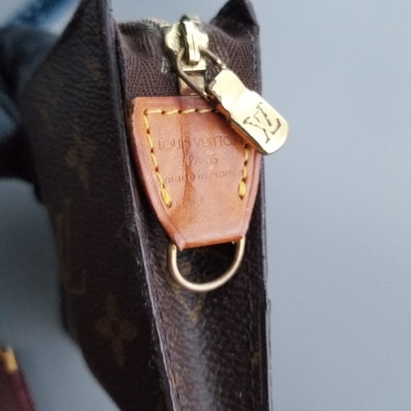 Louis Vuitton Vintage Classic Pouch - Picture 2 of 12